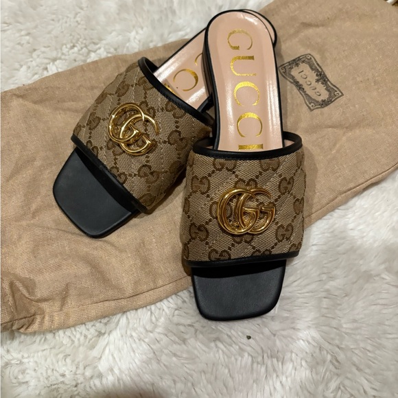 Mormont cloth mules  Gucci sandals beige sizes 37
Good condicion - Picture 1 of 2